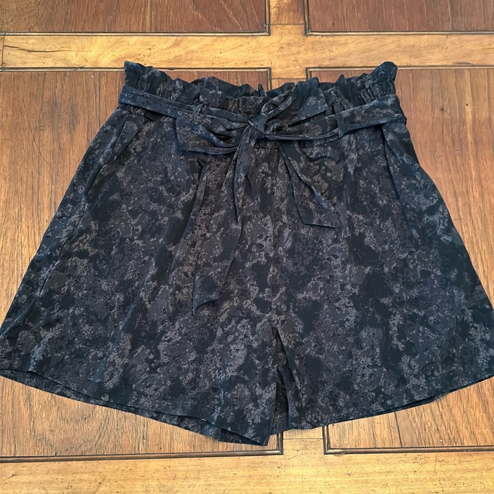 EUC paperbag lightweight stretchy shorts